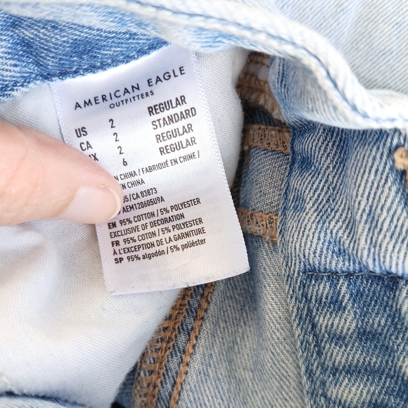 American Eagle Curvy Mom Jeans size 2 - Picture 6 of 9